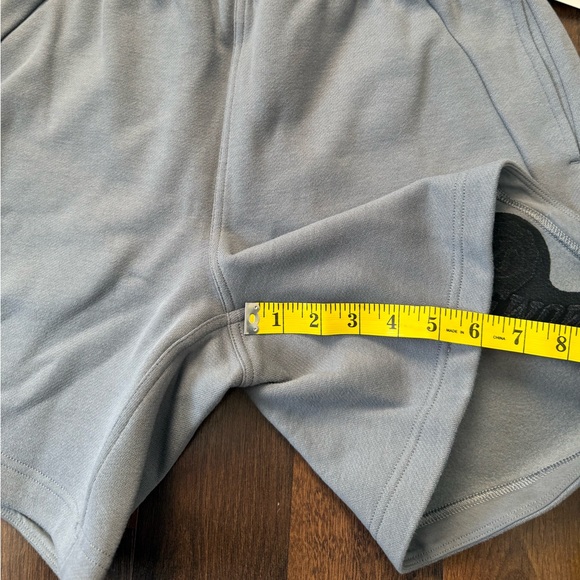🆕 Lululemon Scuba Mid Rise Oversized Shorts 7” Graphic - Picture 13 of 16